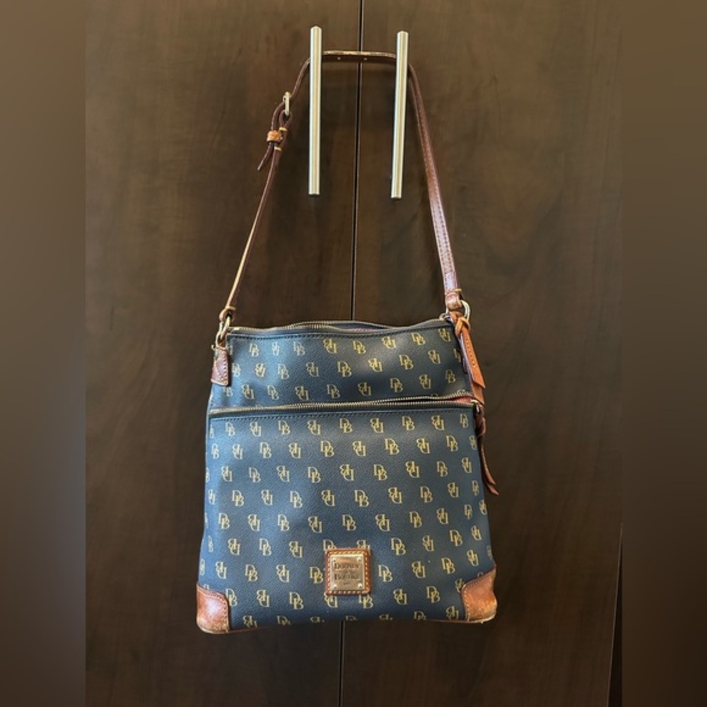 Vintage DOONEY & BOURKE Greta Small Tassel Classic Shoulder Bag